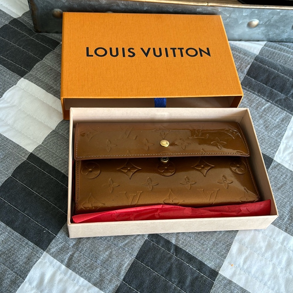 Louis Vuitton Vernis trifold wallet
